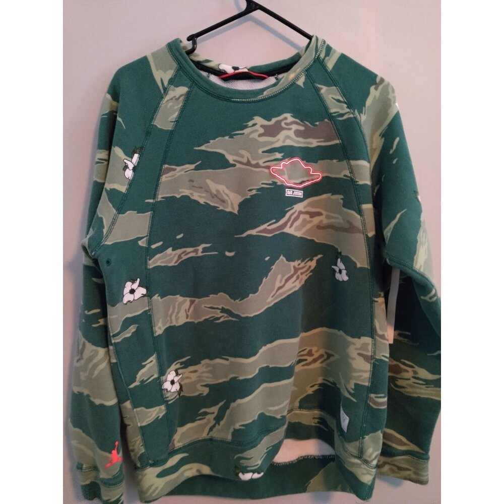Nike Jordan City of Flight Standard Fit Crew Sweatshirt.  Green.  XL
